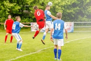 como o primeiro volante controla a zaga e evita recuos perigosos