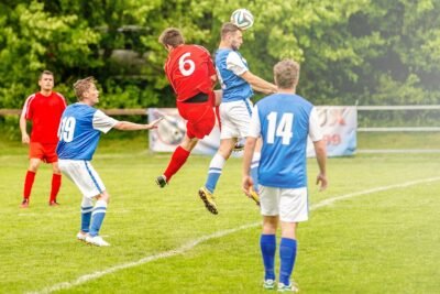 como o primeiro volante controla a zaga e evita recuos perigosos